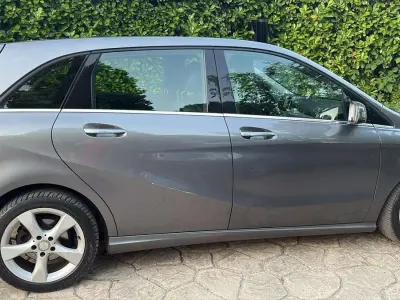 Usata Mercedes B200 Premium 136 CV (100 kW) 2013 Grigio Utilitaria