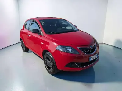 Usata Lancia Ypsilon Gold 71 CV (52 kW) 2022 Rosso Utilitaria