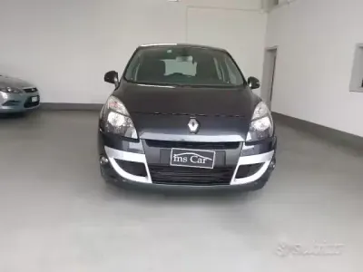 Käytetty Renault Scenic E-Tech Dynamique 110 HP (80 kW) 2011 Harmaa Tila-auto
