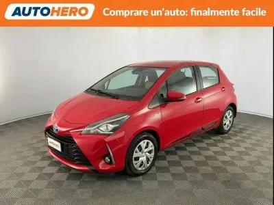 Usata Toyota Yaris Hybrid Active 73 CV (53 kW) 2018 Rosso Berlina