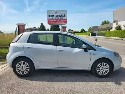 Usata Fiat Grande Punto Lounge 77 CV (56 kW) 2012 Grigio Utilitaria