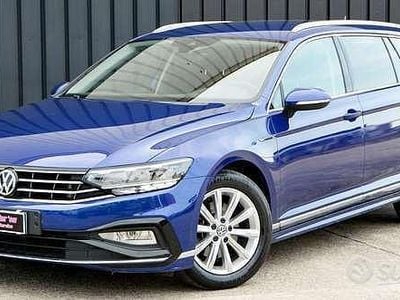 Usata VW Passat R-line 150 CV (110 kW) 2020 Blu/azzurro Station wagon