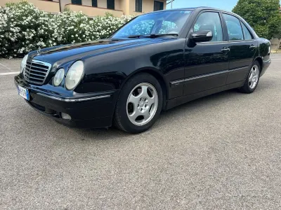 Usata Mercedes E270 Avantgarde 170 CV (125 kW) 2000 Nero Berlina