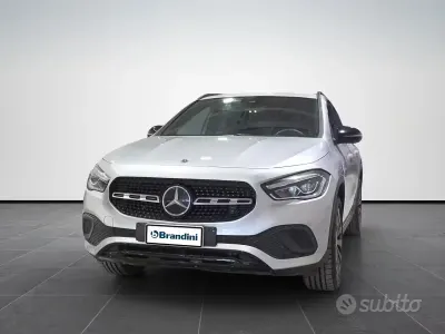 Usata Mercedes GLA200 150 CV (110 kW) 2020 Grigio SUV