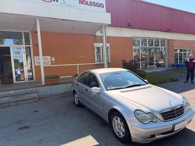 Usata Mercedes C200 Classic 122 CV (89 kW) 2003 Argento Berlina