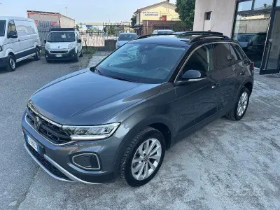 Usata VW T-Roc Life 110 CV (80 kW) 2023 Grigio SUV