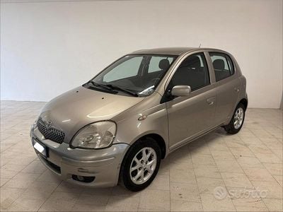 Usata Toyota Yaris Sol 87 CV (63 kW) 2005 Grigio Berlina