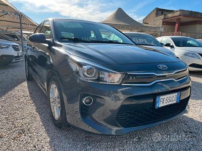 Käytetty Kia Rio 78 HP (57 kW) 2017 Harmaa Sedan