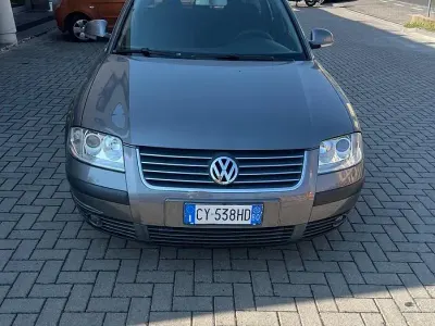 Usata VW Passat Business 101 CV (74 kW) 2005 Grigio Station wagon