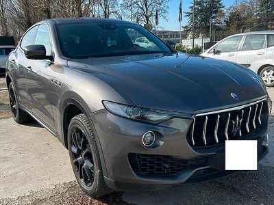 Usata Maserati Levante 275 CV (202 kW) 2017 Grigio SUV