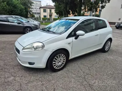 Usata Fiat Grande Punto S 77 CV (56 kW) 2012 Bianco Utilitaria
