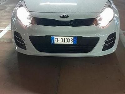 Usata Kia Rio 75 CV (55 kW) 2017 Bianco Berlina