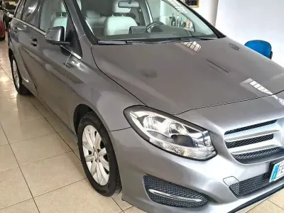 Käytetty Mercedes B160 90 HP (66 kW) 2016 Tila-auto