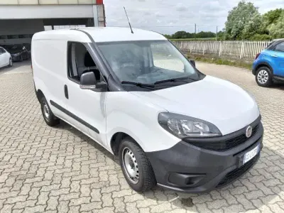 Usata Fiat Doblò 90 CV (66 kW) 2021 Bianco Monovolume