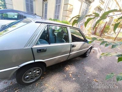 Usata Lancia Delta 75 CV (55 kW) 1989 Grigio Utilitaria