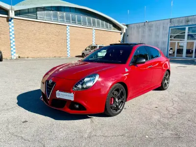 Usata Alfa Romeo Giulietta Quadrifoglio Verde 241 CV (177 kW) 2014 Rosso Utilitaria