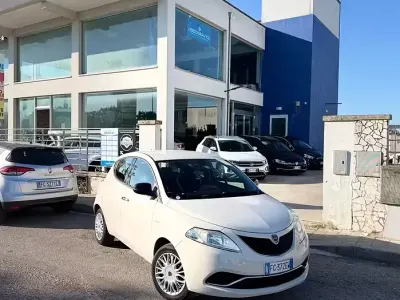 Gebraucht Lancia Ypsilon Silver 69 PS (50 kW) 2017 Beige Kleinwagen