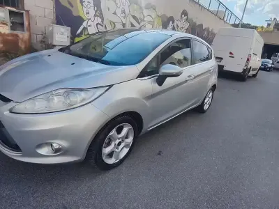 Usata Ford Fiesta 60 CV (44 kW) 2012 Grigio Berlina