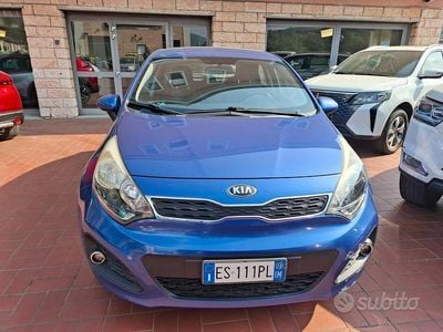 Usata Kia Rio Active 75 CV (55 kW) 2013 Blu Berlina