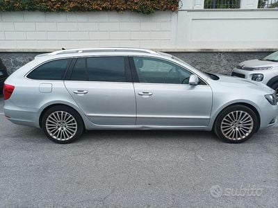 Usata Skoda Superb LAURIN & KLEMENT 170 CV (125 kW) 2013 Grigio Station wagon