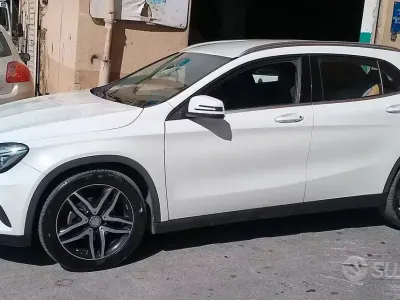Usata Mercedes GLA200 156 CV (114 kW) 2015 Bianco SUV