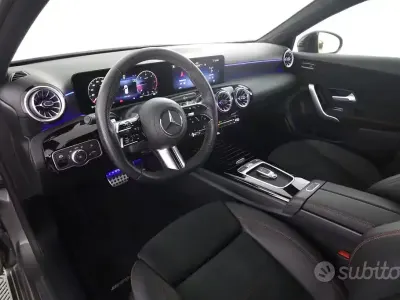 Usata Mercedes A200 AMG line 150 CV (110 kW) 2023 Grigio montagna Berlina