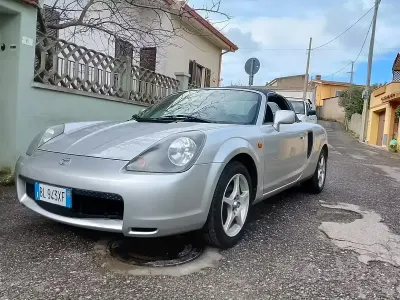 Usata Toyota MR2 140 CV (102 kW) 2000 Grigio Cabrio