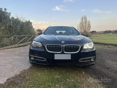 Usata BMW 520 Luxury Line 190 CV (139 kW) 2017 Blu Station wagon