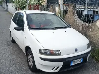 Usata Fiat Punto 60 CV (44 kW) 2002 Utilitaria