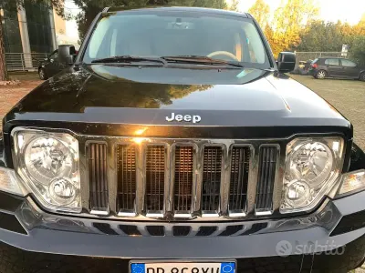 Usata Jeep Cherokee 177 CV (130 kW) 2008 Nero SUV