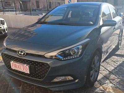 Usata Hyundai i20 Comfort 75 CV (55 kW) 2015 Grigio Berlina