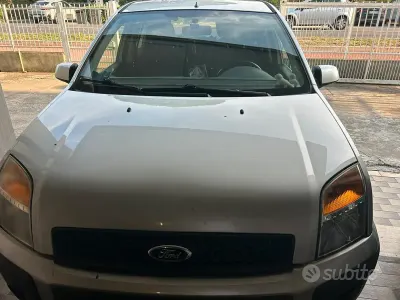 Usata Ford Fusion 68 CV (50 kW) 2006 Utilitaria