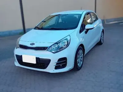 Usata Kia Rio 84 CV (61 kW) 2016 Bianco Utilitaria