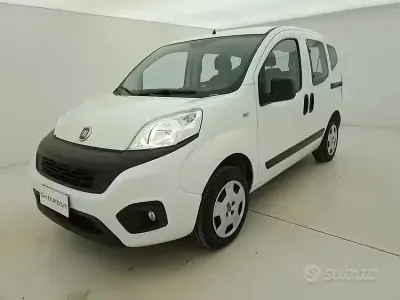Käytetty Fiat Qubo Easy 77 HP (56 kW) 2018 Valkoinen Tila-auto