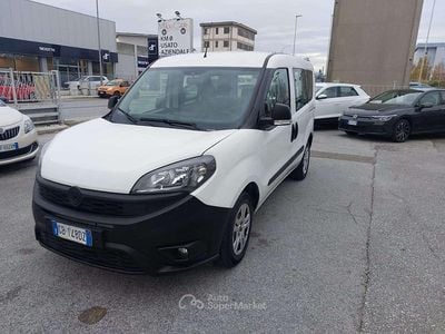Begagnad Fiat Doblò 95 HK (69 kW) 2020 Vit Minibuss