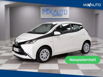 Usata Toyota Aygo Cool 69 CV (50 kW) 2016 Bianco Utilitaria