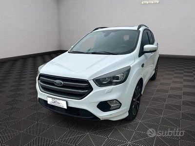 Begagnad Ford Kuga ST-Line 120 HK (88 kW) 2017 Vit SUV