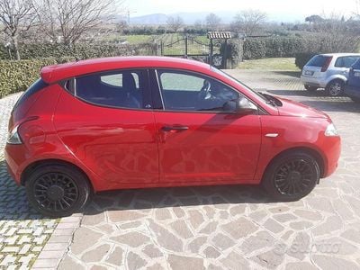 Usata Lancia Ypsilon 69 CV (50 kW) 2018 Rosso Utilitaria