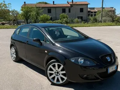 Usata Seat Leon 90 CV (66 kW) 2009 Nero Utilitaria