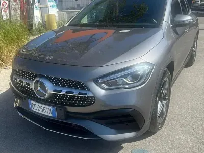 Usata Mercedes GLA200 AMG 150 CV (110 kW) 2021 Grigio SUV