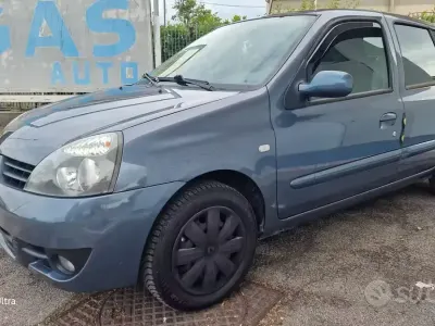 Usata Renault Clio II Dynamique 75 CV (55 kW) 2007 Blu Berlina