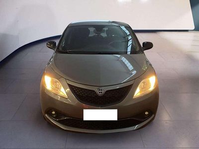 Usata Lancia Ypsilon Gold 69 CV (50 kW) 2021 Grigio Utilitaria