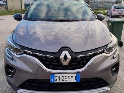 Usata Renault Captur 101 CV (74 kW) 2023 Grigio SUV