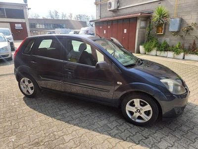 Usata Ford Fiesta Titanium 75 CV (55 kW) 2008 Grigio Utilitaria