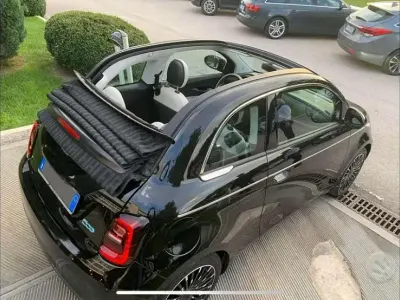 Usata Fiat 500e La Prima 86 kW (118 CV) 2021 Nero Cabrio