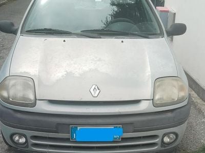 Usata Renault Clio II 48 CV (35 kW) 2001 Utilitaria