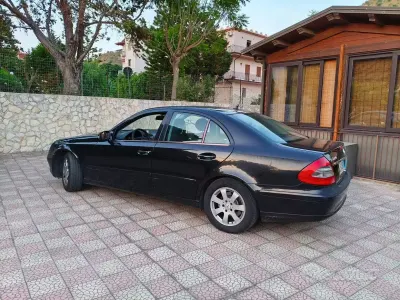 Usata Mercedes E220 170 CV (125 kW) 2007 Nero Berlina