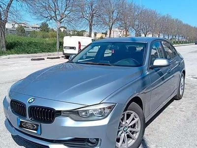 Usata BMW 318 Luxury Line 142 CV (104 kW) 2013 Grigio Berlina