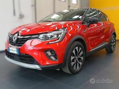 Usata Renault Captur Techno 101 CV (74 kW) 2023 Rosso SUV