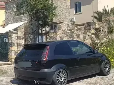 Usata Ford Fiesta S 90 CV (66 kW) 2007 Nero Utilitaria